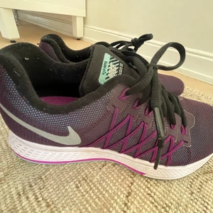 Nike löpskor - Assnygga löpskor som jag använt endast en gång 