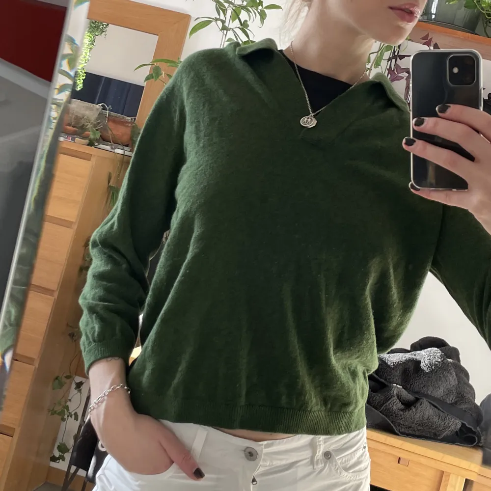 Grön tröja 100% ull. Väldigt bra skick, knappt använd! . Tröjor & Koftor.