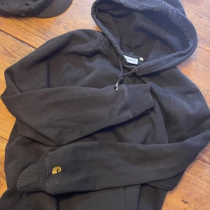 Carhartt hoodie  - Carhartt hoodie i storlek L dam. 