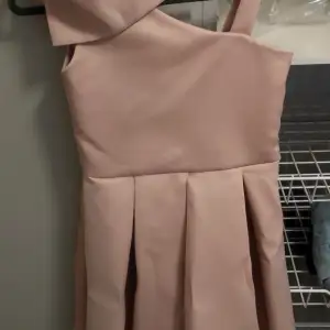 Rosa klänning för 9 åringar 