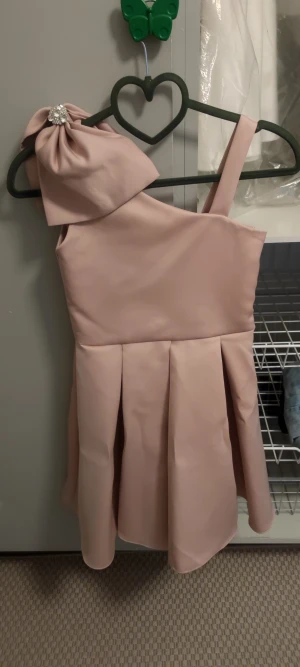 Festklänning  - Rosa klänning för 9 åringar 