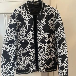 Herr Michael Kors jacka - Herr Michael Kors dunjacka. Storlek M. Använd 1 gång. Kvitto finns. 