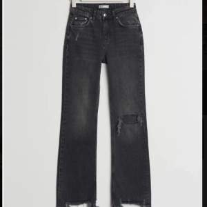Helt nya superfina GinaTricot jeans, säljer på grund av att de tyvärr var för små för mig. Ordinariepris 500kr