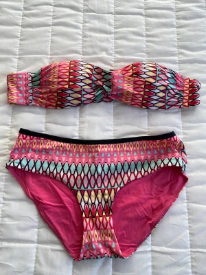 Fin bikini - Fin bikini från Twilfit. Lite använd och underdelen kommer tvättas ordentligt innan det skickas. Tror det ingick band till överdelen men de kan vara borta.