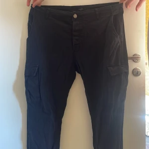 Cardigans byxor - Bra skick, storlek xl. Har fickor på sidorna. Köpt på lager 157