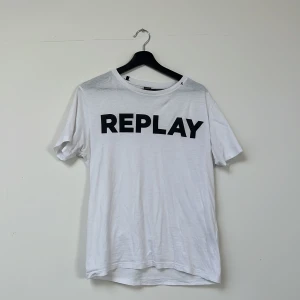 Replay T-shirt - Säljer en snygg Replay t-shirt i bra skick.