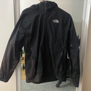 The North Face vindjacka - The North Face vindjacka Väldigt bra skick då den bara legat i garderoben