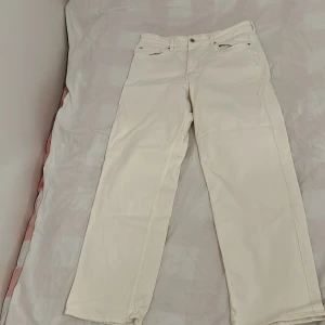 Vita byxor  - Fina byxor som aldrig använts. Köpare står för frakt 