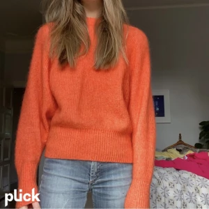 Stickad tröja - Såå fin stickad tröja från hm i mohair/wool blend🧡🧡 storlek 34, skulle säga att de passar både S och M