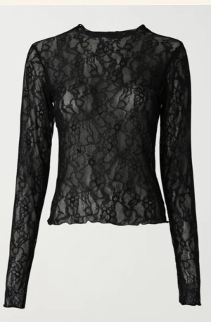 Spetstopp  - En spetstopp ifrån Gina tricot perfekt för fest. Desverre används den ej därför säljer jag den. St L. Men passar även mindre eller större då den är strechig . Nypris 299 jag säljer för 130🥳