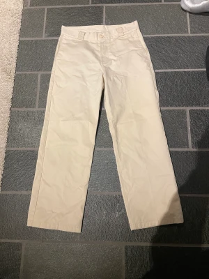 Chinos - Chinos från Sweet Sktbs, Herr (Säljer åt min pojkvän) Endast använda ett fåtal gånger (2-3), felfritt skick. Strl M (baggy fit) Nypris 799kr  Jag söker 349+📦