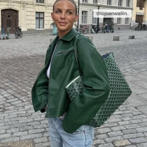 Söker  - Söker nakds jacka i storlek 32