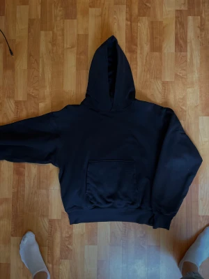 Yeezy x Gap hoodie - Yeezy x gap hoodie, fint skick, snygg passform.  Storlek M