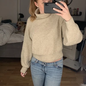 Stickad tröja - Säljer min stickade tröja från h&m, den är i strl XS men passar även S❤️‍🔥