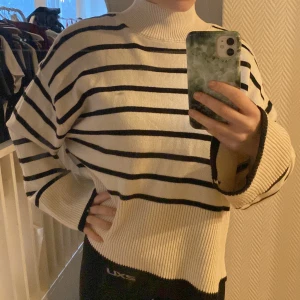 Gina tricot - Tröja i nyskick från Gina tricot, storlek S. 