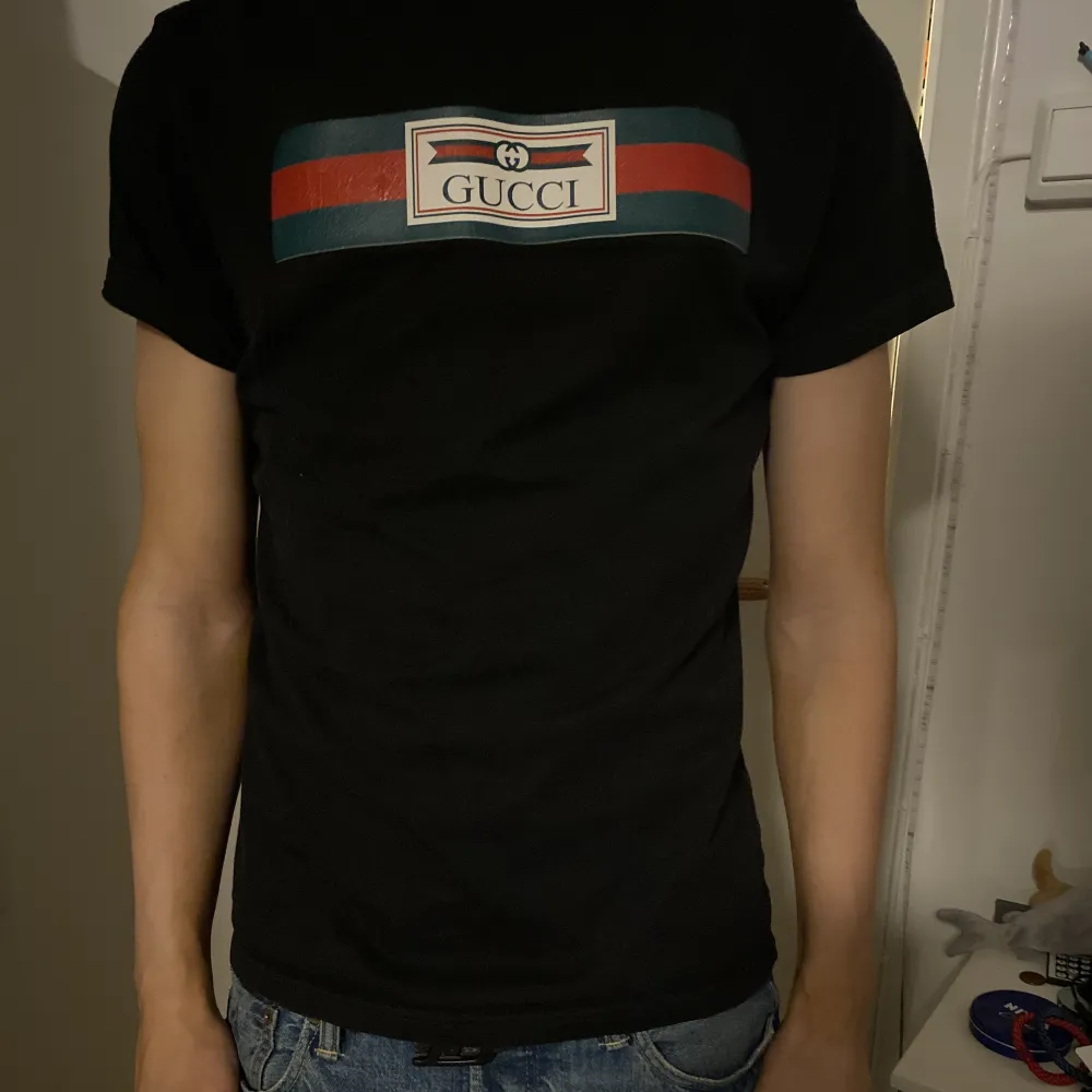 Gucci tröja som ej kommer till användning längre. Skick 8/10!. T-shirts.