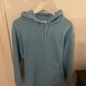 Weekday hoodie ljusblå Sparsamt använd utan några skavanker. Storlek M