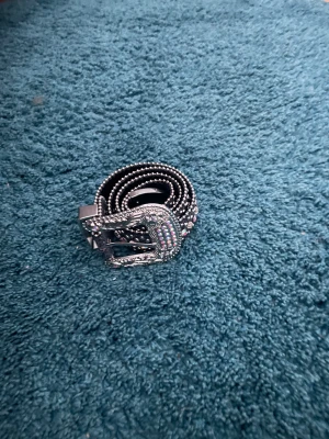 Diamant bälte. - 9/10 skick använd det 2 gånger innan. 90cm runt midian. 