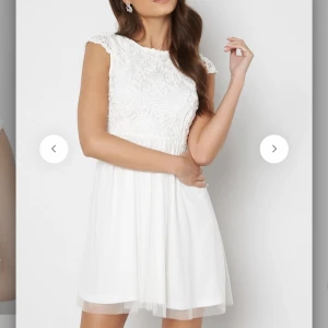 Studentklänning  - Studentklänning från Bubbleroom i mycket bra skick!🦋Använd en gång! Skicka för fler bilder! •Storlek S •Frakt tillkommer 66kr  •Nypris 500kr  • Har du några frågor är det bara att skicka ett meddelande, så svarar jag så fort jag kan.☺️ Ha en fin dag💕♻️