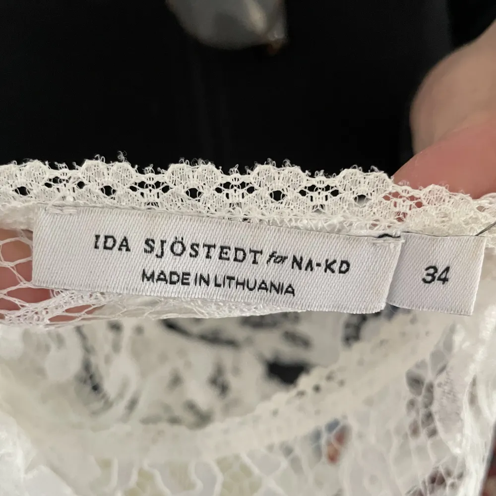 Jättefin studentklänning från Ida Sjöstedt x NAKD i storlek 34 med öppen rygg! . Klänningar.