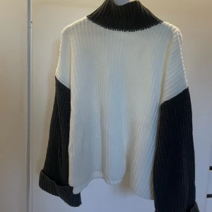 Stickad tröja - Säljer en stickad tröjan från Nakd. Använd ett fåtal gånger🥰