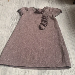 Den e för barn - Den e blandat med lila och grå. Längden är 