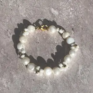 ELMA armband. Silver/ guld. 65kr . GRATIS FRAKT.   Beställ på instagram @fromleelima 🤍🌩🦢