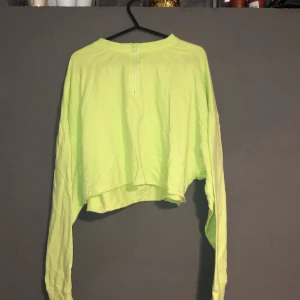 Cropped hoodie - Storlek 38, använd 