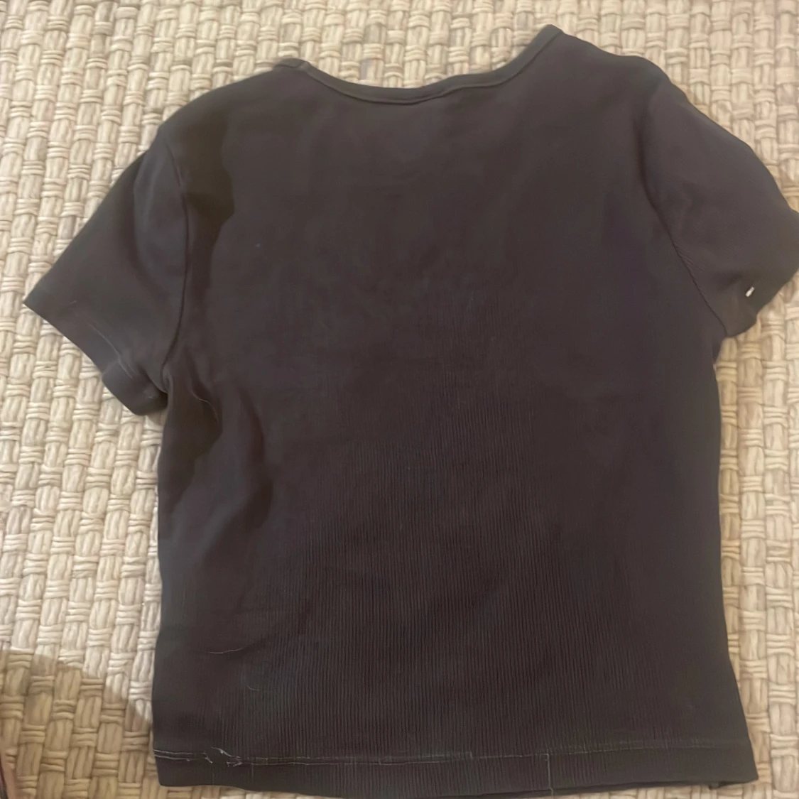 Grå svart t-shirt  - 90