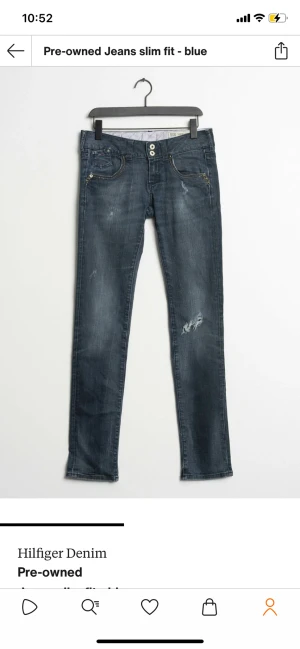 Tommy Hilfiger jeans - Säljer dessa supersnygga second hand Tommy hilfiger jeans som tyvärr är för stora för mig. Lågmidjade och straight leg passform med fina detaljer.