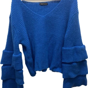 SHEIN tröja  - En till SHEIN tröja från min kompis som sa att den här var fin men också  passar inte hennes stil längre. Jätte bra skick och använd en gång. 