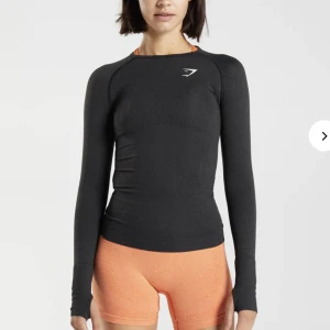 Gymshark träningströja - Köpt för någon månad sen så fortfarande i nyskick, säljes då den blivit för liten💗