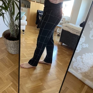 Mönstrade kostymbyxor - Rutiga kostymbyxor från Weekday, strl 48 Herr. Superskönt material!