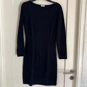 Klänning - Klänning i viscose, polyamide och elastane. Fint skick, en ägare. 