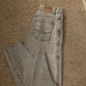 Jeans - Säljer mina pull & bear jeans då dom inte kommer till användning längre, midwaist och i superbra skick😊