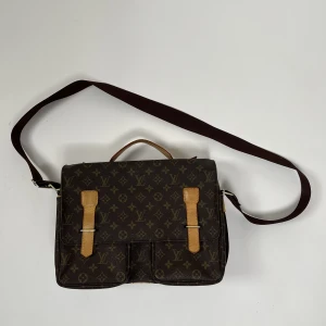 LV väska - En äkta LV väska! Perfekt size. 