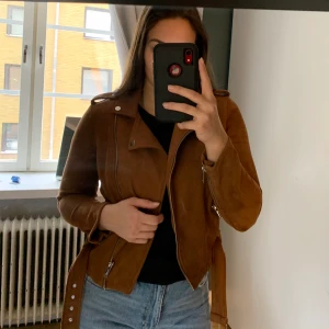 Vårjacka - Vår/sommarjacka. Aldrig använd. Nypris 599kr.
