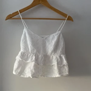 Jätte gullig topp från shein - Jag säljer denna super söta blus från shein då den inte kommer till användning för den är lite för liten❤️