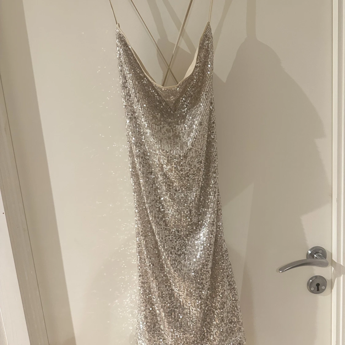 Paljettklänning aldrig använd  - 90