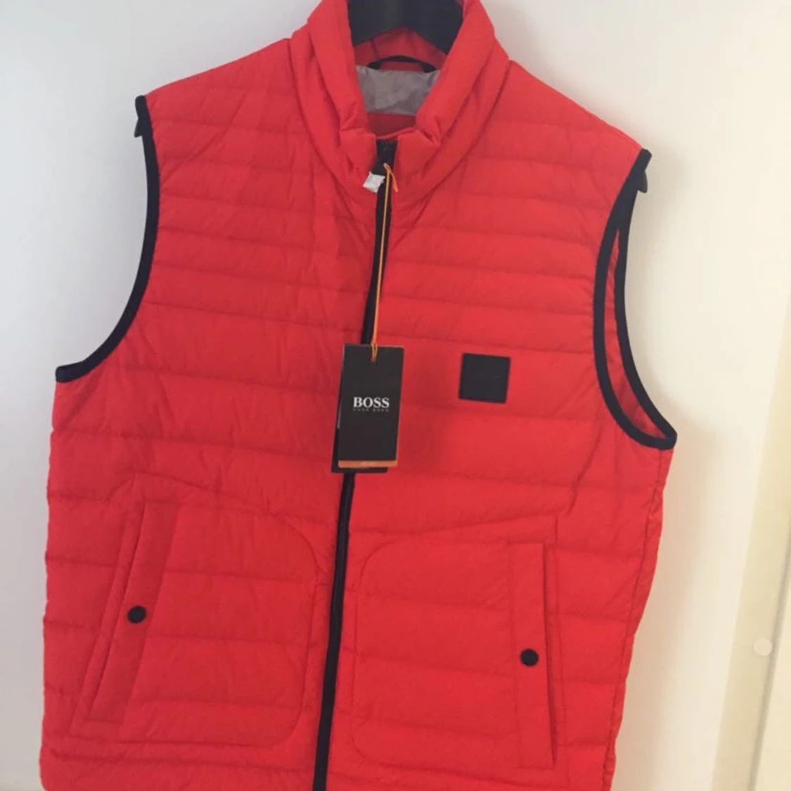  ÄKTA HUGO BOSS VÄST PRISLAPP KVAR