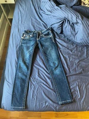 Miss me jeans  - INTRESSEKOLL!!! Super snygga miss me jeans skinny/raka i modellen. Storlek 24❤️