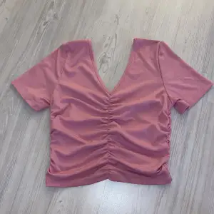 Rosa kort T-shirt från Shein i storlek M. Oanvänd 💕