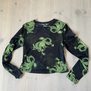 Meshtopp - Säljer denna meshtopp från shein, använd ett par gånger, fint skick. Kan mötas upp i Trollhättan, annars står köparen för frakten🤍 