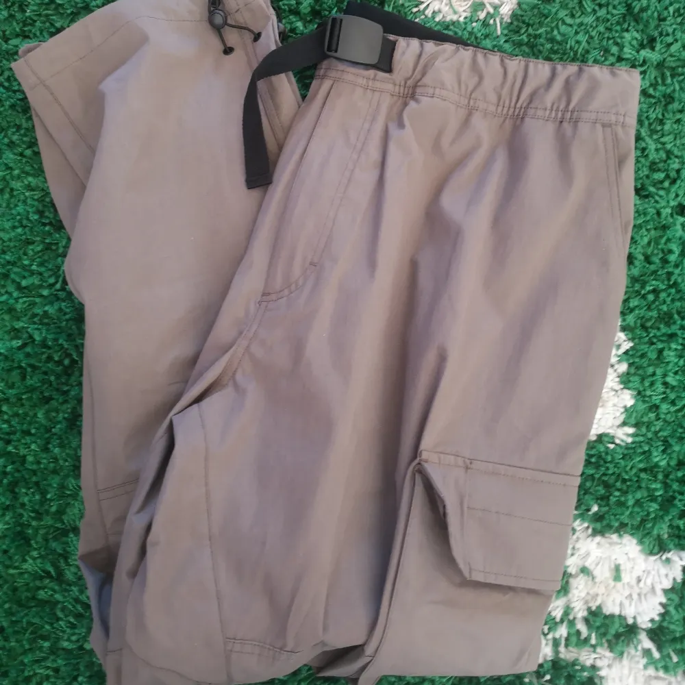 SNS cargo pants med resår och knapp XXL Cond 9/10. Farkut & Housut.
