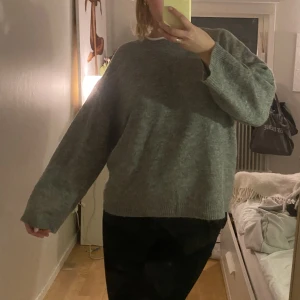 Stickad tröja - Så mjuk, helt ny!