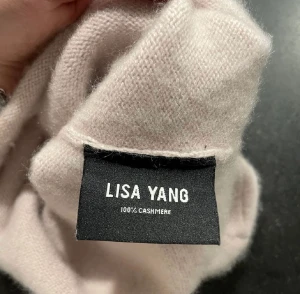 Lisa yang mössa - Snygg oanvänd Lisa yang 100% kashmir mössa!