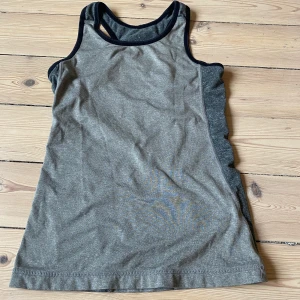 Tränings linne - Ett tränings linne från H&M  Oanvänd:)