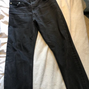 Weekday jeans - Svarta weekday barrel jeans i storlek 27/30