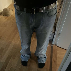 jeans  - jeans w34 L36💟 dom är för långa och därför säljer jag dom, de har inga defekter förutom att dom är lite slitna nere. 