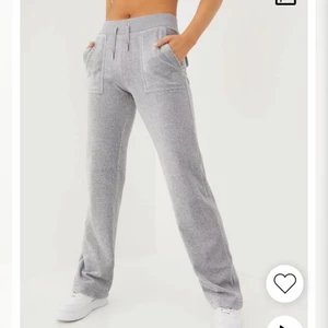 Juicy couture - Säljer nu mina helt nya juicy couture byxor. Fick dom i present passade tyvärr inte så därför jag säljer dom💞. Det är bara att höra av sig vid intresse eller frågor 
